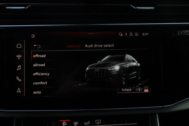 AUDI Q8 usata, con Sensori di parcheggio anteriori