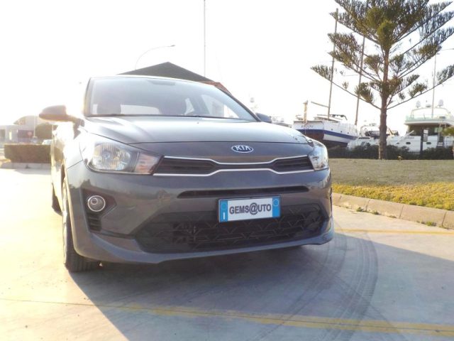 KIA Rio usata, con Sedile posteriore sdoppiato
