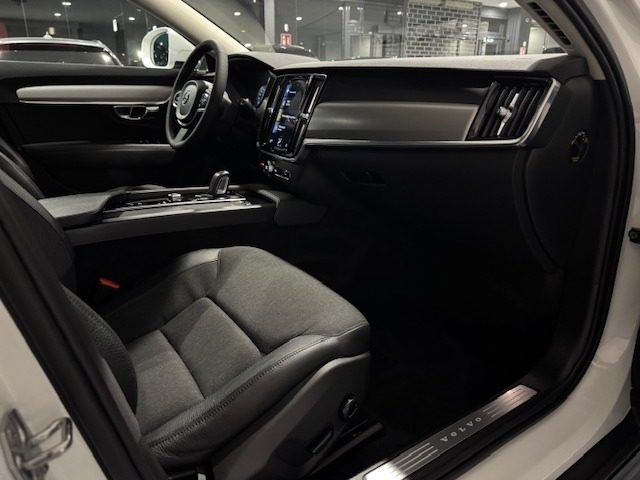 VOLVO V90 Cross Country usata, con Park Distance Control