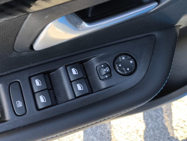 PEUGEOT 208 usata 12