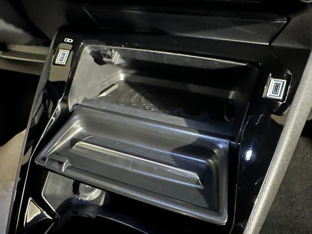 PEUGEOT 2008 usata, con Sistema di navigazione