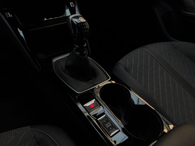 PEUGEOT 2008 usata, con Climatizzatore automatico, 2 zone