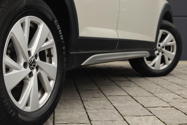 VOLKSWAGEN Taigo usata, con USB