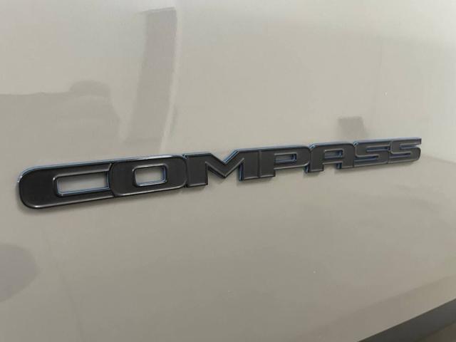 JEEP Compass usata, con Autoradio digitale