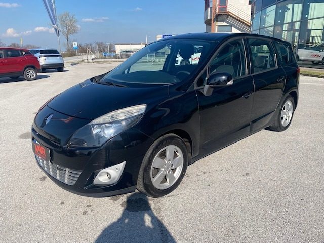 RENAULT Scenic usata, con Sensori di parcheggio anteriori