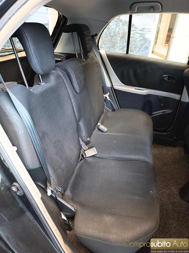 TOYOTA Yaris usata 13