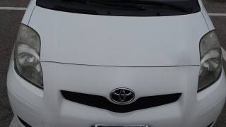 TOYOTA Yaris usata 32