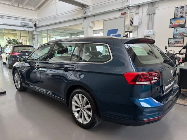 VOLKSWAGEN Passat Variant usata, con Autoradio