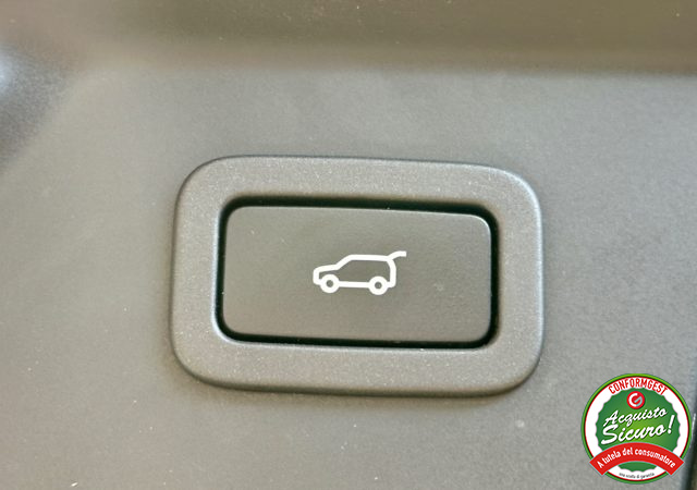 LAND ROVER Range Rover Velar usata, con Touch screen