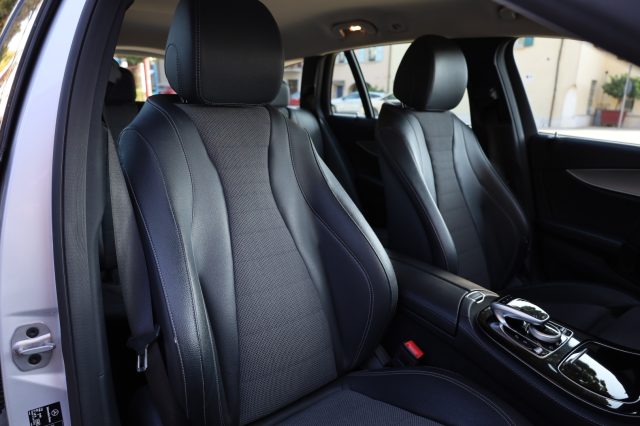 MERCEDES-BENZ E 220 usata, con Specchietto retrovisore con funzione antiabbagliamento