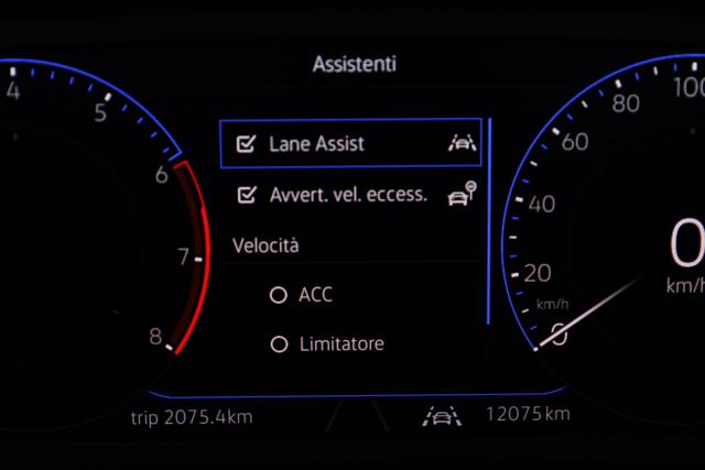 VOLKSWAGEN Taigo usata, con Autoradio