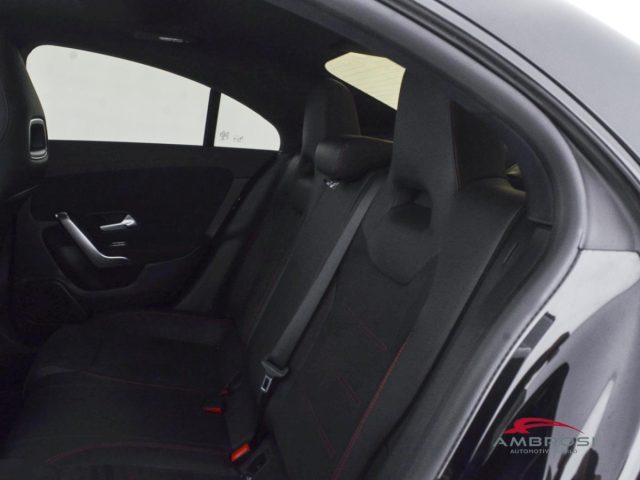 MERCEDES-BENZ CLA 180 usata 9