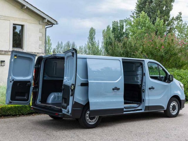 RENAULT Trafic usata, con Airbag