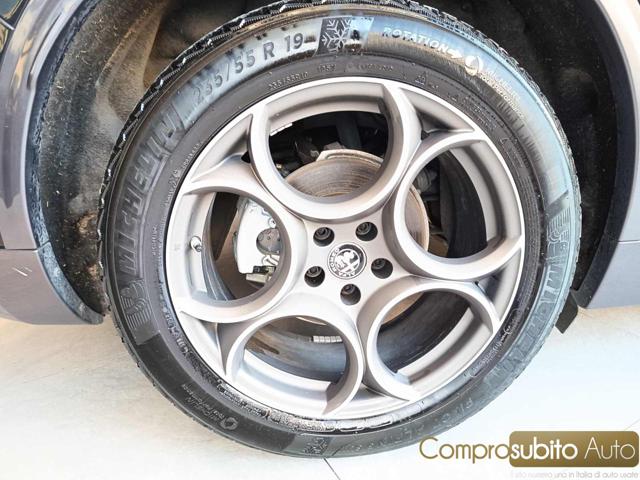 ALFA ROMEO Stelvio usata, con Specchietti laterali elettrici