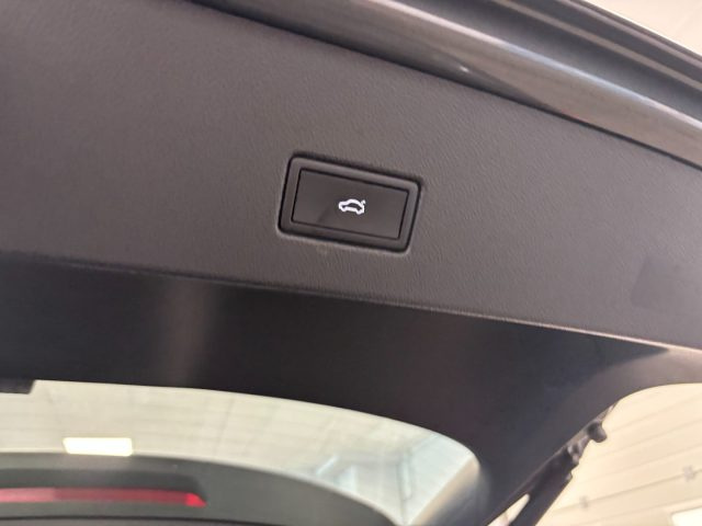 VOLKSWAGEN T-Roc usata, con USB
