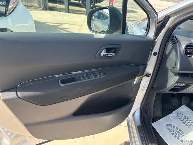 PEUGEOT 5008 usata, con Sedile posteriore sdoppiato