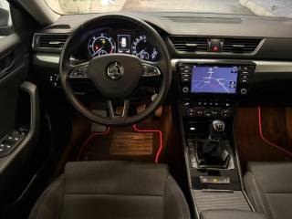 SKODA Superb usata, con Sensori di parcheggio posteriori