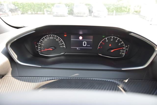 PEUGEOT 2008 usata, con Volante in pelle