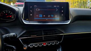 PEUGEOT 208 usata, con USB