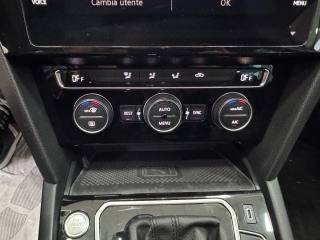 VOLKSWAGEN Passat Variant usata, con Volante in pelle