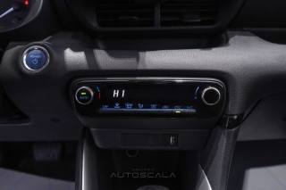 TOYOTA Yaris usata, con Fari LED