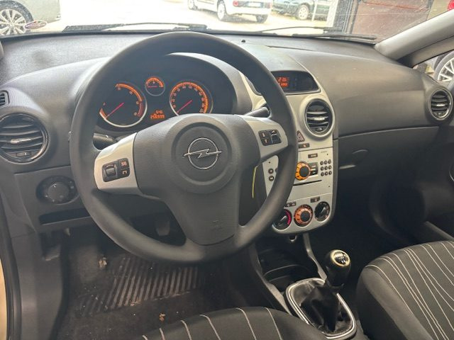 OPEL Corsa usata, con Controllo automatico clima
