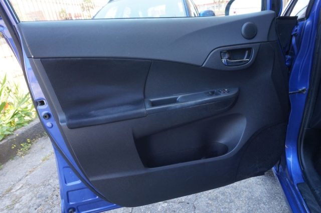 TOYOTA Verso-S usata, con Sedile posteriore sdoppiato