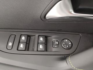 PEUGEOT 2008 usata, con Volante in pelle