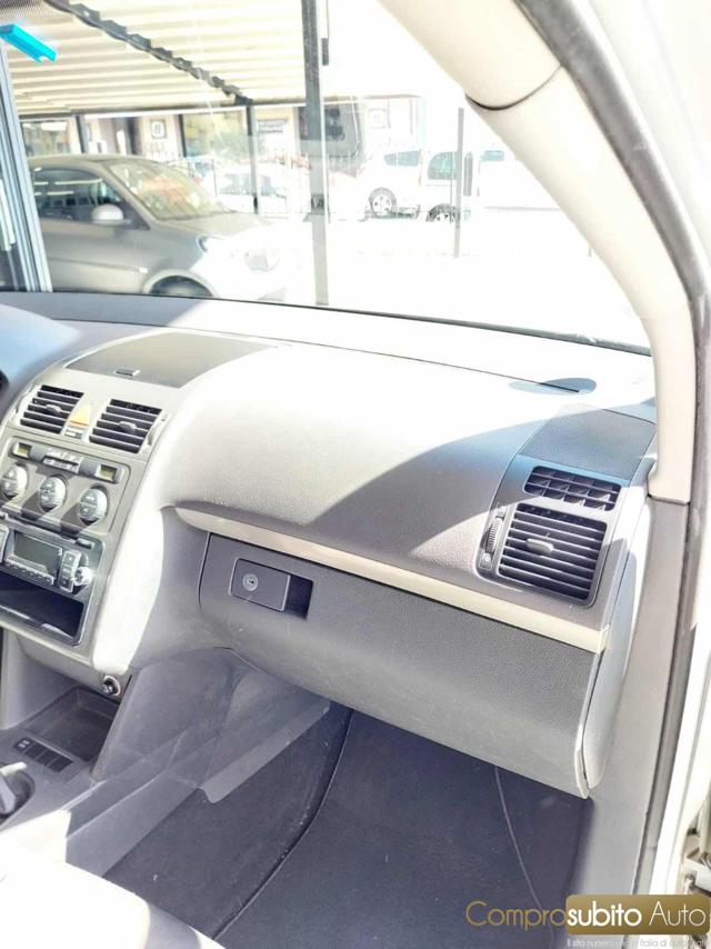 VOLKSWAGEN Touran usata 19