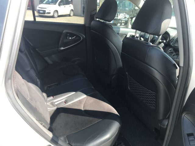 TOYOTA RAV 4 usata, con Alzacristalli elettrici
