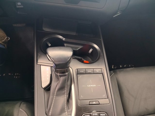 LEXUS UX 250h usata, con Controllo elettronico della corsia