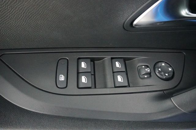 PEUGEOT 2008 usata, con USB