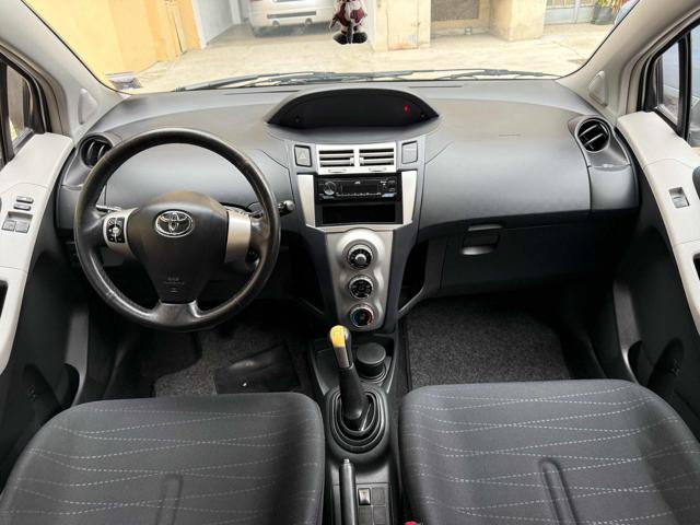 TOYOTA Yaris usata, con Specchietti laterali elettrici