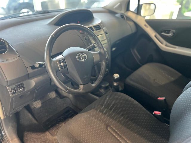 TOYOTA Yaris usata, con Specchietti laterali elettrici