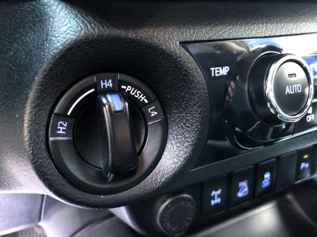 TOYOTA Hilux usata, con Isofix