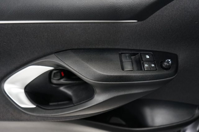 TOYOTA Yaris usata 25