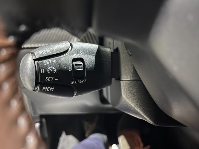 PEUGEOT 208 usata, con Sedile posteriore sdoppiato