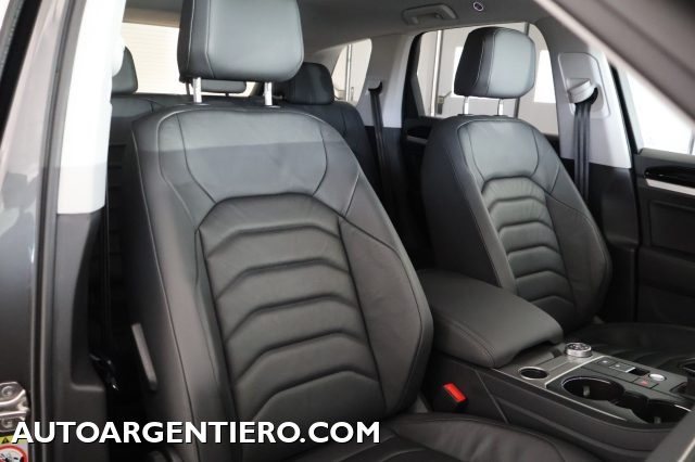 VOLKSWAGEN Touareg usata, con MP3