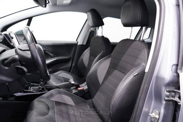 PEUGEOT 2008 usata, con Controllo automatico clima
