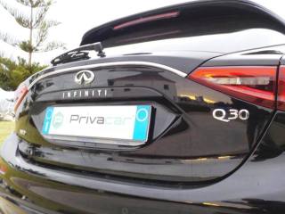 INFINITI Q30 usata, con Sedile posteriore sdoppiato