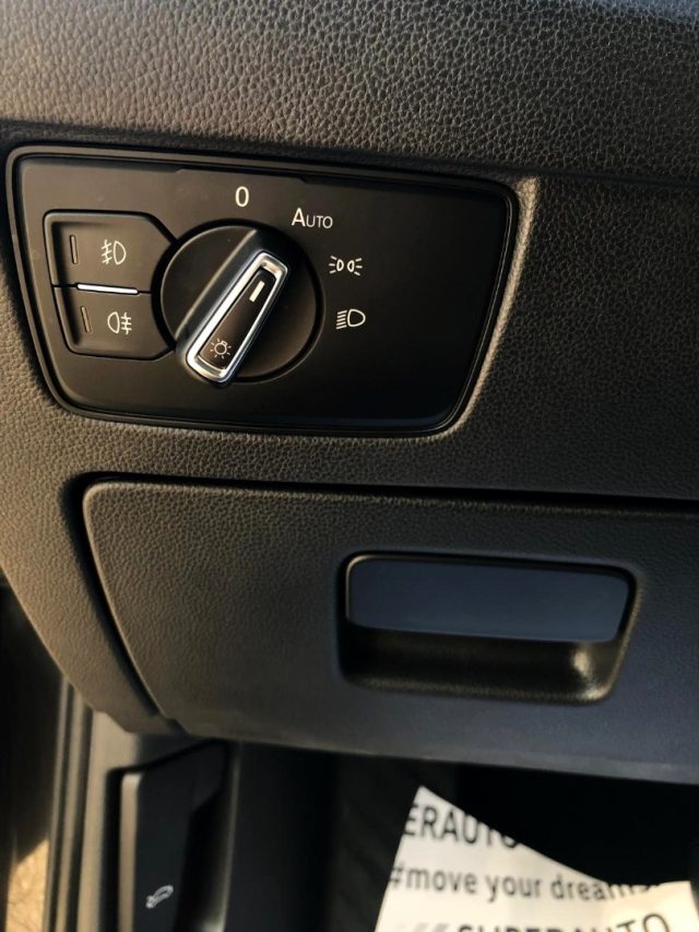 VOLKSWAGEN Passat Variant usata, con Sedile posteriore sdoppiato
