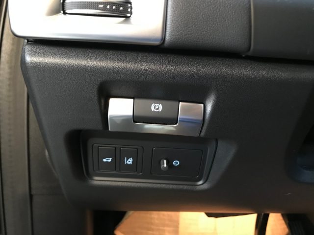 JAGUAR E-Pace usata, con Volante in pelle