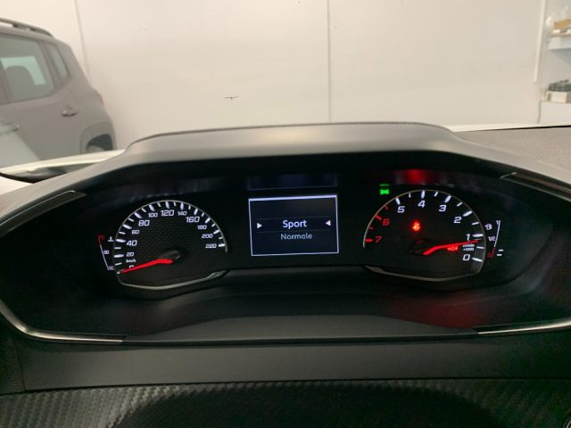 PEUGEOT 2008 usata, con Leve al volante