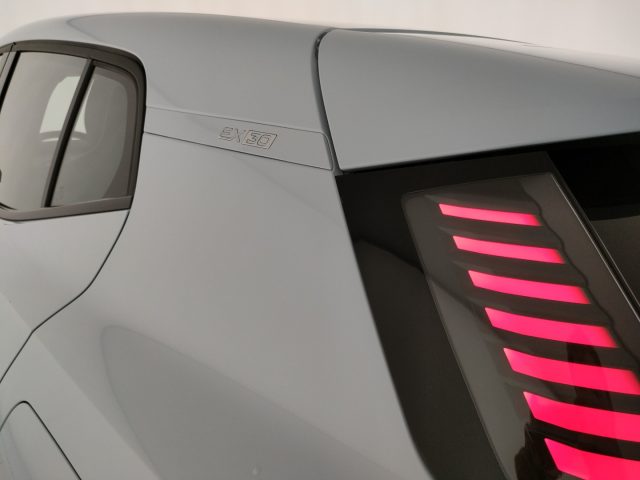 VOLVO EX30 usata, con Volante multifunzione