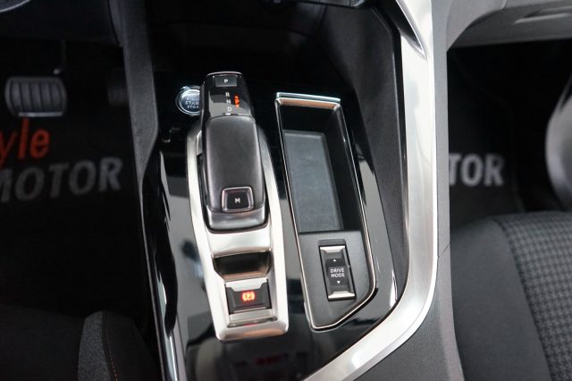 PEUGEOT 5008 usata, con Sistema di navigazione