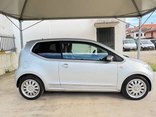 VOLKSWAGEN up! usata, con Boardcomputer