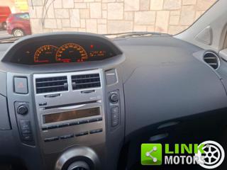 TOYOTA Yaris usata 16