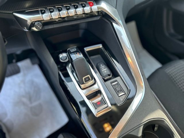PEUGEOT 3008 usata, con Climatizzatore
