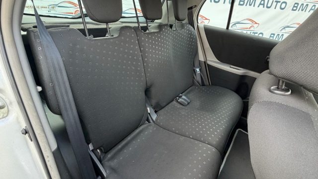 TOYOTA Yaris usata, con Autoradio