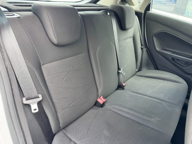 FORD Fiesta usata, con Autoradio